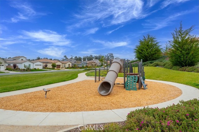 864 Trail View Place, Nipomo CA: https://media.crmls.org/medias/9ee5d9ec-a587-44d5-8f95-5a3ebea80931.jpg