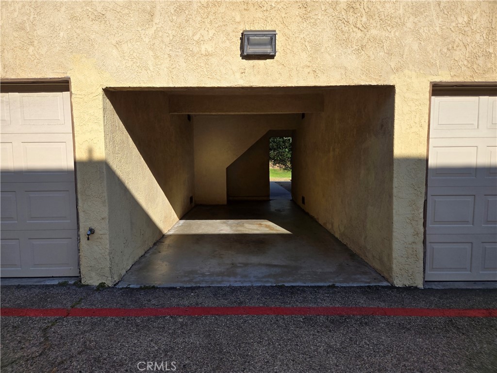 https://media.crmls.org/medias/9ee5e240-c7e1-4498-ae03-6f6451bf10b6.jpg?preset=X-Large