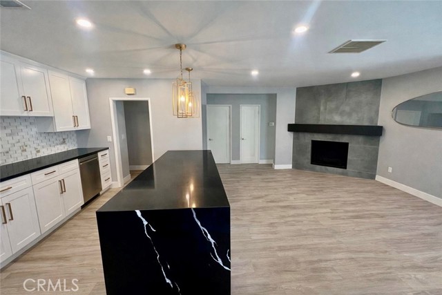 Detail Gallery Image 13 of 18 For 22020 Viscanio, Woodland Hills,  CA 91364 - 3 Beds | 2 Baths