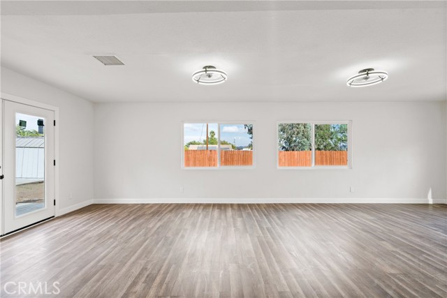 Image 11 of 33 For 17624 Mackay Avenue
