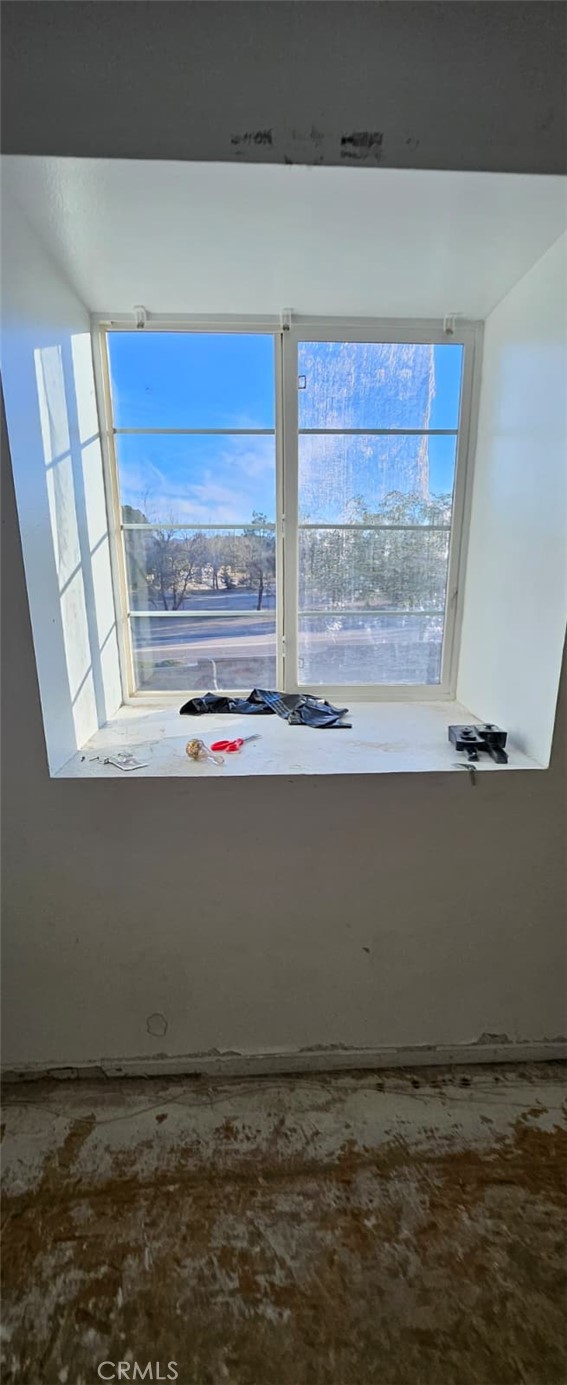 Detail Gallery Image 11 of 15 For 12909 Pearblossom St, Hesperia,  CA 92344 - 5 Beds | 2/1 Baths