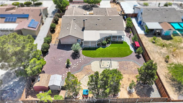 13950 High Falls Trail, Apple Valley CA: https://media.crmls.org/medias/9ee6703a-2238-4523-814f-f2ec0ecf1758.jpg