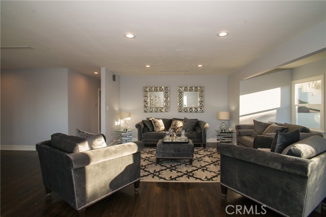 Detail Gallery Image 4 of 15 For 214 via Anita, Redondo Beach,  CA 90277 - 4 Beds | 3/1 Baths