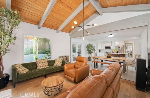 Detail Gallery Image 15 of 49 For 2057 Woodglen St, Simi Valley,  CA 93065 - 4 Beds | 2/1 Baths