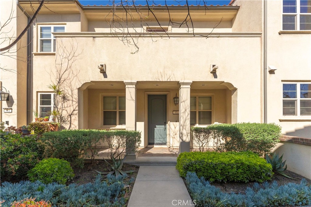 906 Grove Court