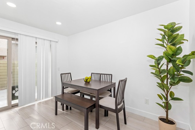 Detail Gallery Image 10 of 38 For 5463 E Candlewood Cir #D,  Anaheim,  CA 92807 - 3 Beds | 1/1 Baths