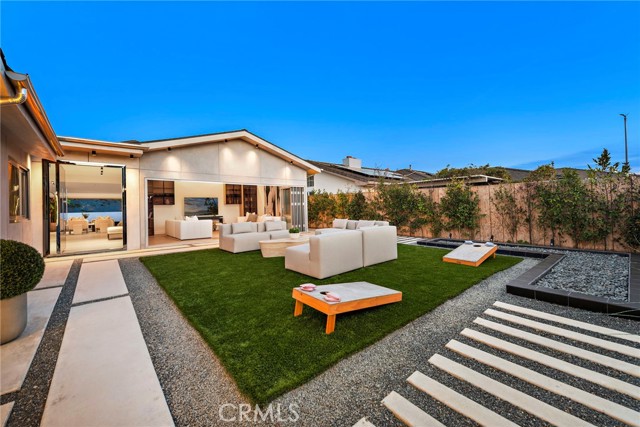 Detail Gallery Image 2 of 29 For 1318 Outrigger Dr, Corona Del Mar,  CA 92625 - 4 Beds | 4/1 Baths