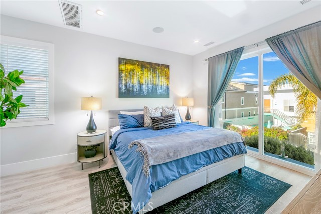 417 E Bay, Newport Beach CA: https://media.crmls.org/medias/9ee94bfb-1d26-4be0-bd54-c38eacb0bb7c.jpg