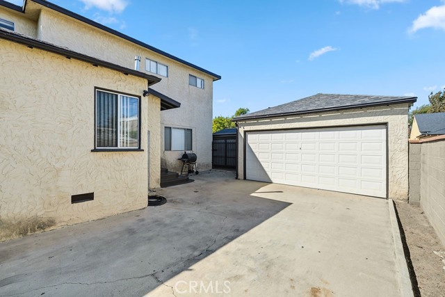 Detail Gallery Image 30 of 38 For 2027 W 93rd, Los Angeles,  CA 90047 - 3 Beds | 3 Baths