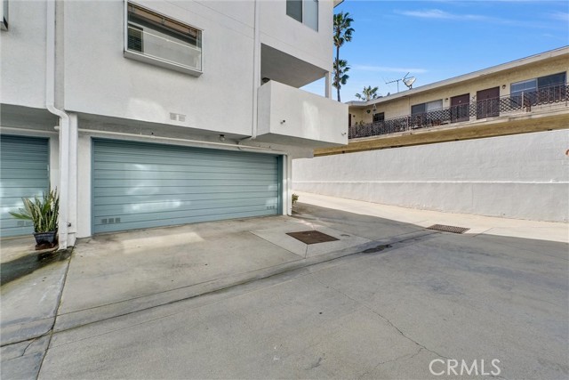 Detail Gallery Image 3 of 36 For 200 N Catalina Ave #F,  Redondo Beach,  CA 90277 - 3 Beds | 3 Baths