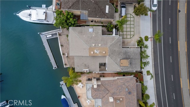 Detail Gallery Image 2 of 5 For 715 Bayside Dr, Newport Beach,  CA 92660 - 4 Beds | 3/1 Baths