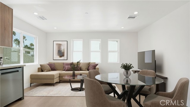 Detail Gallery Image 19 of 41 For 1215 N. Kingsley Dr, Los Angeles,  CA 90029 - 4 Beds | 4/1 Baths