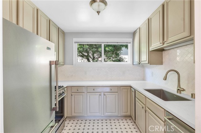 2033 Euclid Street, 5 photo 3