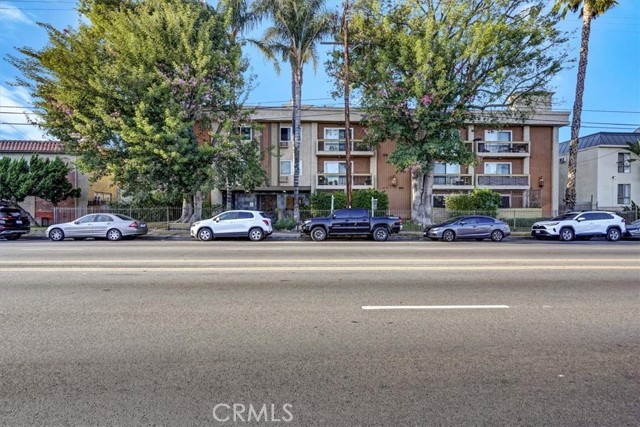 Detail Gallery Image 2 of 28 For 20327 Saticoy St #203,  Winnetka,  CA 91306 - 1 Beds | 1 Baths