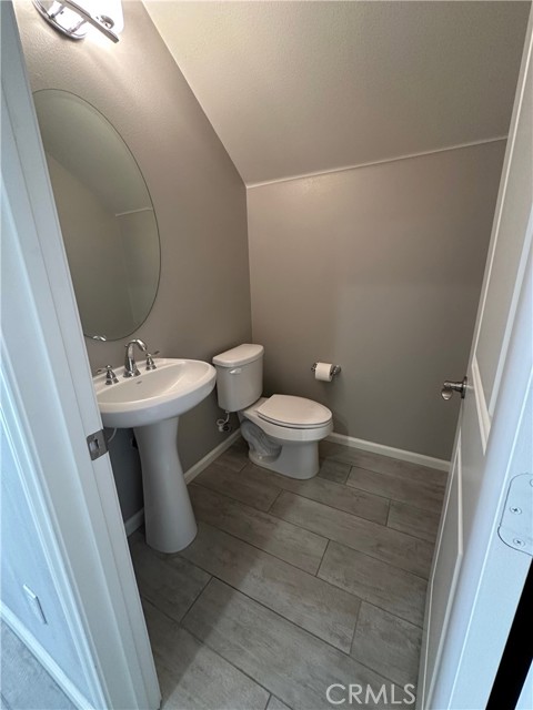 Detail Gallery Image 3 of 13 For 44110 Calle Luz, Temecula,  CA 92592 - 3 Beds | 2/1 Baths