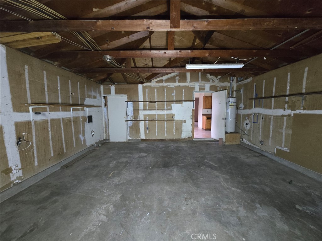 https://media.crmls.org/medias/9ef24d9c-7cd8-4cdf-b9b2-d439fa21dc73.jpg?preset=X-Large