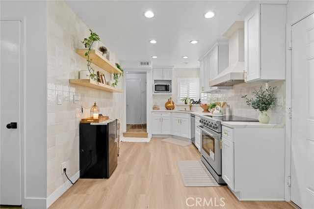 Detail Gallery Image 6 of 45 For 16782 Heritage Ln, Huntington Beach,  CA 92647 - 4 Beds | 2 Baths