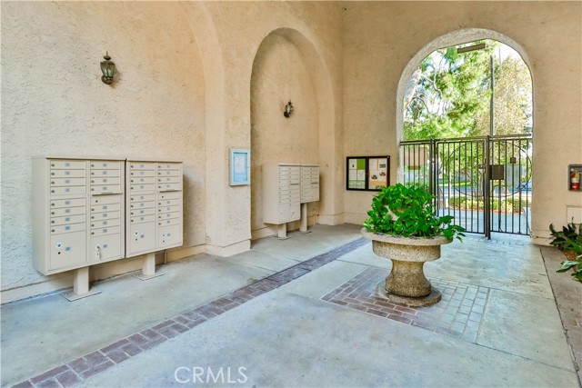 Detail Gallery Image 3 of 39 For 19545 Sherman Way #80,  Reseda,  CA 91335 - 2 Beds | 2 Baths