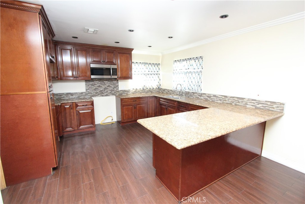 MLS #DW25039930 img 3