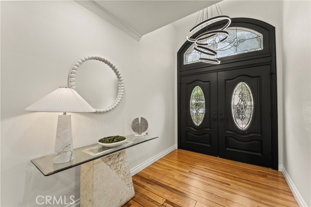 Detail Gallery Image 4 of 43 For 4428 Saugus Ave, Sherman Oaks,  CA 91403 - 4 Beds | 4 Baths
