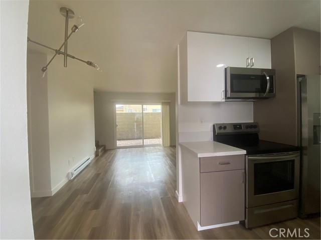 Detail Gallery Image 2 of 21 For 404 N Broadway #5,  Redondo Beach,  CA 90277 - 2 Beds | 1/1 Baths