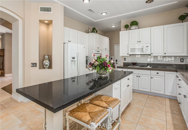 2012 Melbourne Circle, Banning CA: https://media.crmls.org/medias/9ef55ce2-eea0-4984-97d5-9816d7aa31f9.jpg