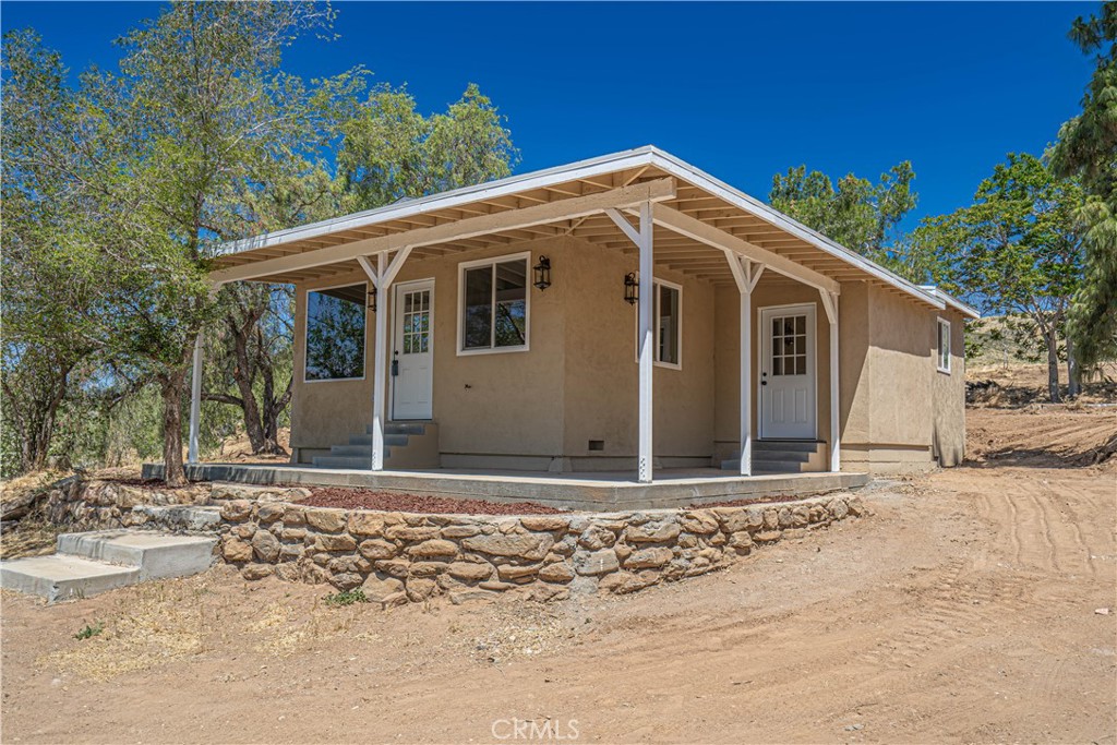 8709 Sierra Highway