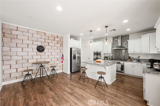 Detail Gallery Image 7 of 37 For 7056 Stratus, Corona,  CA 92880 - 4 Beds | 3 Baths