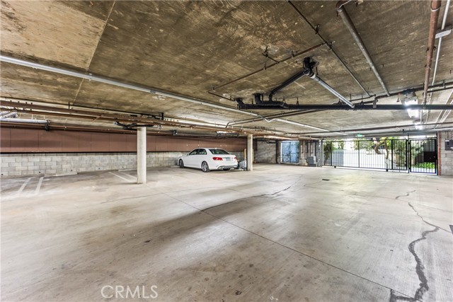 Detail Gallery Image 29 of 40 For 4720 Park Encino Ln #220,  Encino,  CA 91436 - 2 Beds | 2/1 Baths