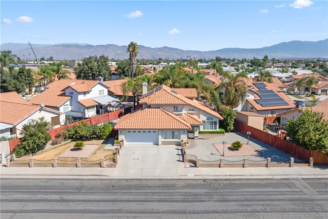 Detail Gallery Image 4 of 16 For 565 Gladiola St, Hemet,  CA 92545 - 5 Beds | 3 Baths