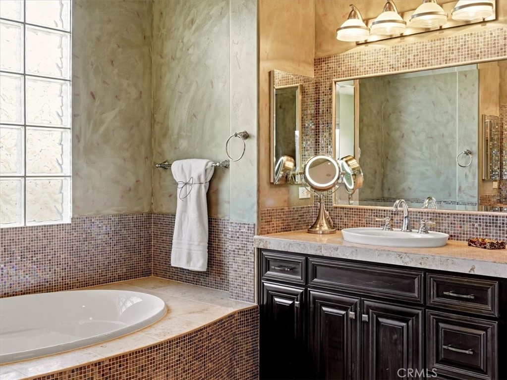 MLS #OC26218366 image #38