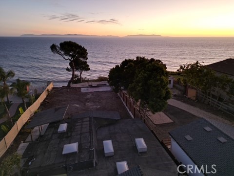https://media.crmls.org/medias/9ef999d2-420f-45d3-8527-fb1102a8c536.jpg?preset=X-Large