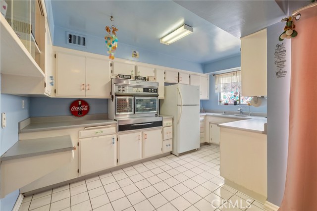 Detail Gallery Image 8 of 34 For 330 N Howard St #201,  Glendale,  CA 91206 - 2 Beds | 1 Baths