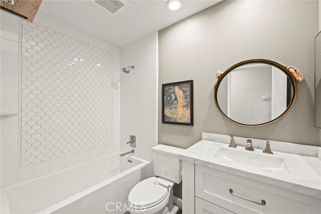 27054 Riversbridge Way, Valencia CA: https://media.crmls.org/medias/9efa0532-4763-48b0-8035-6b46ee375717.jpg