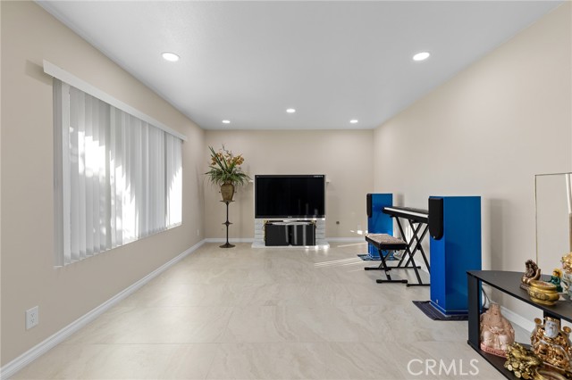 Detail Gallery Image 6 of 46 For 520 S Adria St, Anaheim,  CA 92802 - 4 Beds | 2 Baths