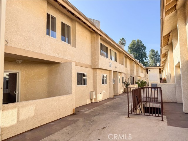 Detail Gallery Image 16 of 21 For 7631 Reseda Bld 42y,  Reseda,  CA 91335 - 3 Beds | 2 Baths