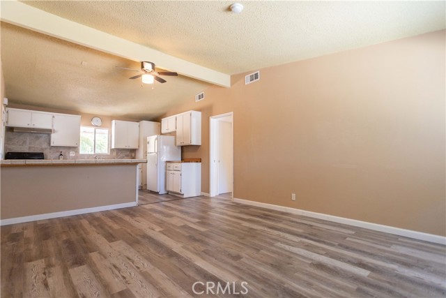 Detail Gallery Image 4 of 21 For 24872 Carolyn Ave, Moreno Valley,  CA 92553 - 3 Beds | 2 Baths