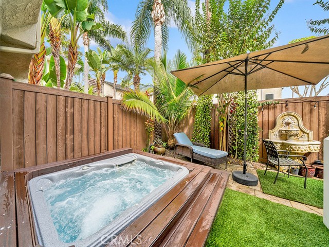 Detail Gallery Image 10 of 29 For 2463 Irvine Ave #B2,  Costa Mesa,  CA 92627 - 3 Beds | 2 Baths