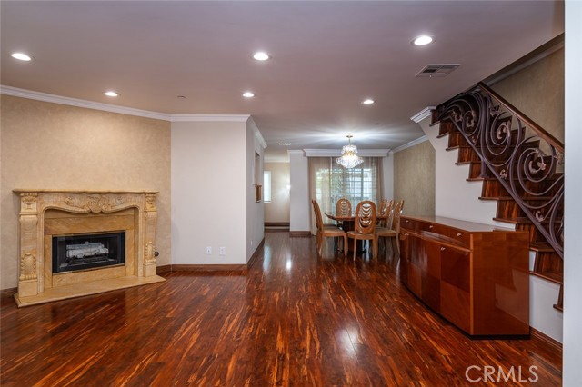 Detail Gallery Image 8 of 44 For 707 Raleigh St #5,  Glendale,  CA 91205 - 3 Beds | 3 Baths