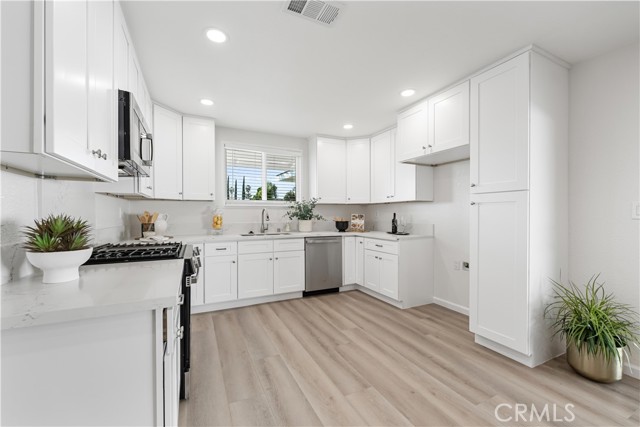 Detail Gallery Image 10 of 39 For 727 N Burney St, Rialto,  CA 92376 - 3 Beds | 2 Baths