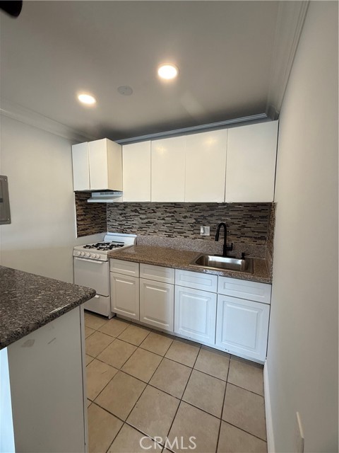 Detail Gallery Image 3 of 16 For 9031 Phyllis Ave #1,  West Hollywood,  CA 90069 - 1 Beds | 1 Baths