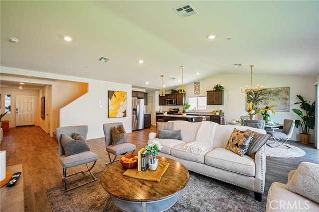 873 Canopy Lane, San Jacinto CA: https://media.crmls.org/medias/9efd7bbf-497b-4bf7-9c52-f1090207f6b4.jpg