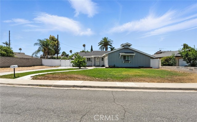 Detail Gallery Image 3 of 27 For 4220 Monticello Ave, Riverside,  CA 92503 - 4 Beds | 2 Baths
