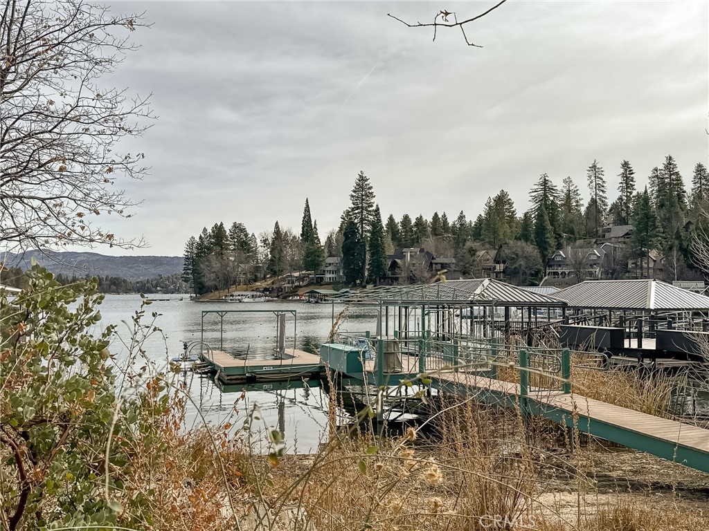 https://media.crmls.org/medias/9efe1c89-730c-412a-87f7-0c510b13973b.jpg?preset=X-Large