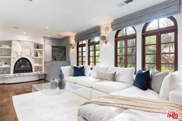 Detail Gallery Image 11 of 29 For 746 Norway Ln, Los Angeles,  CA 90049 - 5 Beds | 6 Baths