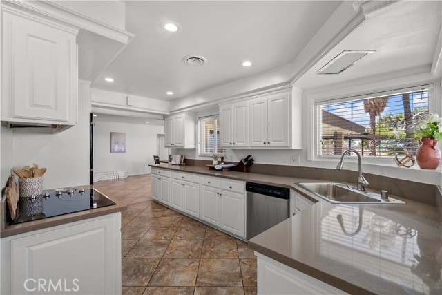 Detail Gallery Image 5 of 49 For 354 Westlake Dr, Palmdale,  CA 93551 - 5 Beds | 3 Baths