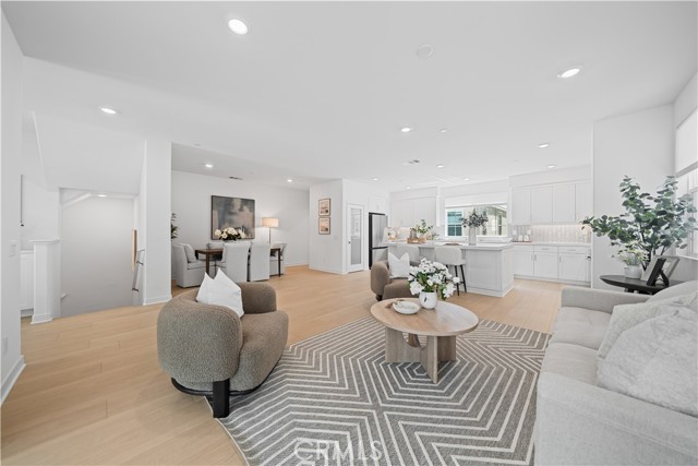 Detail Gallery Image 8 of 47 For 1042 N Anaheim Blvd #2,  Anaheim,  CA 92801 - 4 Beds | 3/1 Baths