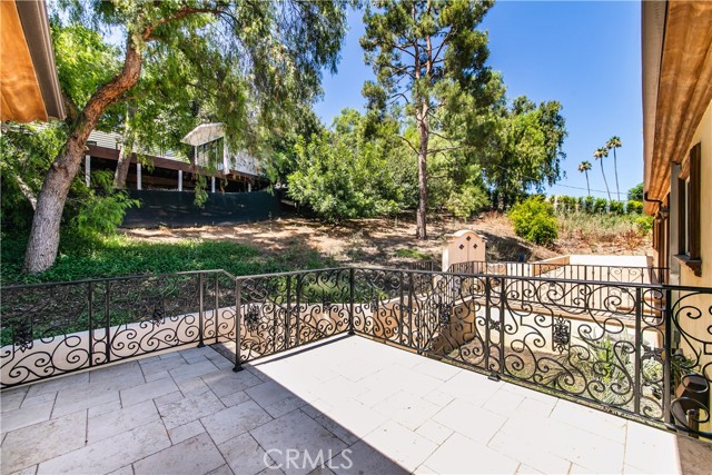 Detail Gallery Image 32 of 38 For 19554 Wells Dr, Tarzana,  CA 91356 - 5 Beds | 6 Baths