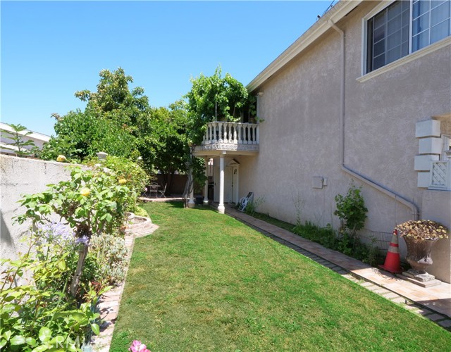 1569 W 218th Street, Torrance CA: https://media.crmls.org/medias/9f00a4b0-cced-4c36-b6c1-98bdaef777eb.jpg