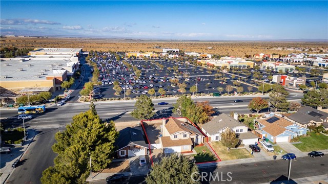 Detail Gallery Image 4 of 35 For 4555 Northstar Dr, Palmdale,  CA 93552 - 4 Beds | 3 Baths